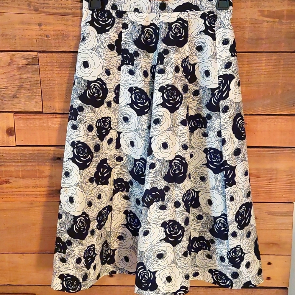 Rose Pattern Silk Skirt Size S Black and White